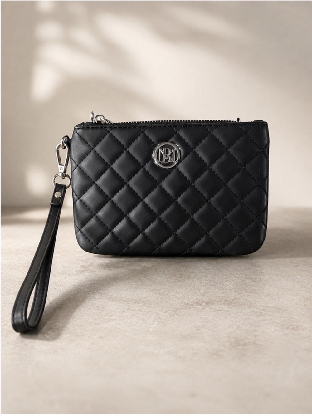 Badgley Mischka Black Quilted Vegan Leather Zip Clutch / Wristlet New With Tags